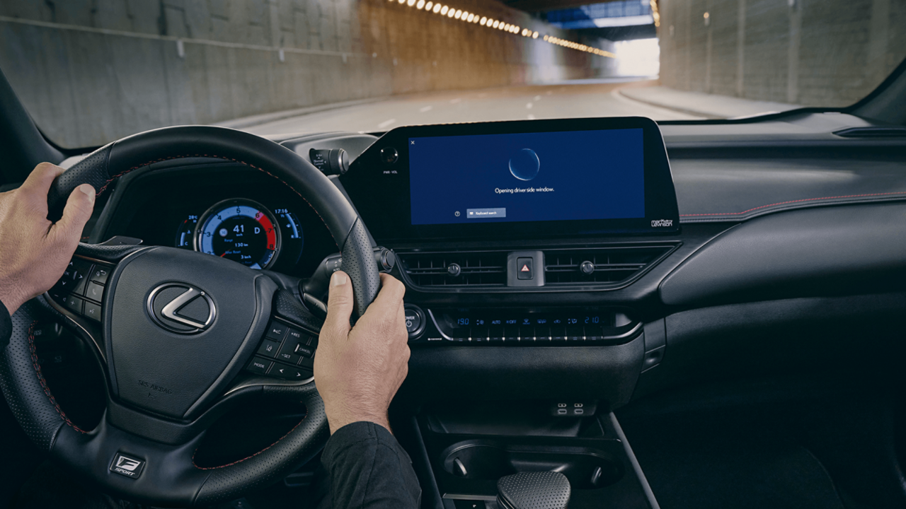  Lexus UX dashboard